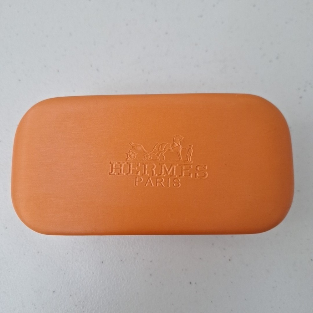 Hermès Paris Orange Leather Hard Eyeglass Case W/ Cream Felt Lining Metal Hinge